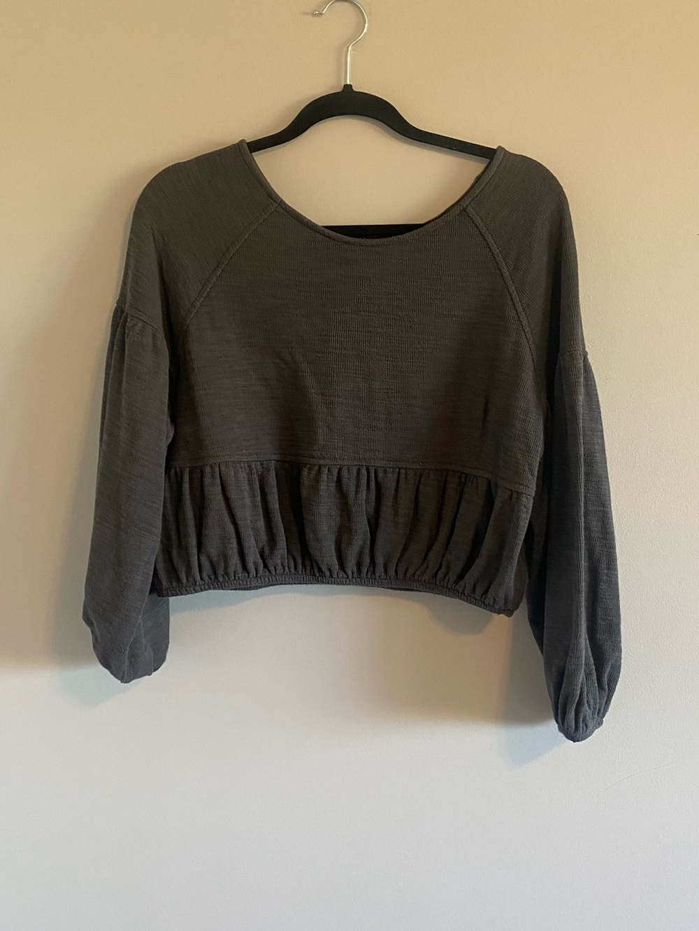 Aerie Women’s Dark Grey Cropped Sweatshirt